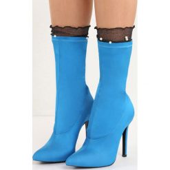 Niebieskie Botki Burlesque. Niebieskie botki damskie marki Born2be, z satyny, ze szpiczastym noskiem, na wysokim obcasie, na szpilce. Za 89,99 zł.