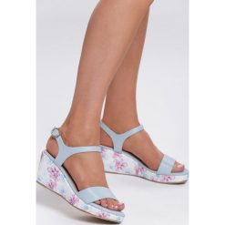 Niebieskie Sandały Little Things. Niebieskie koturny damskie Renee, ze sprzączką. Za 79,99 zł.