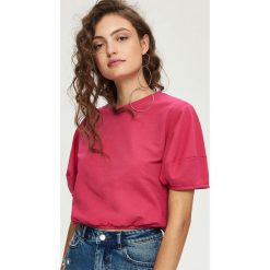 T-shirty damskie: Dzianinowy t-shirt z bufiastymi rękawami - Różowy