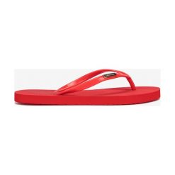 Calvin Klein Japonki Czerwony. Czerwone klapki damskie Calvin Klein, w paski, z materiału, bez obcasa. Za 138,95 zł.
