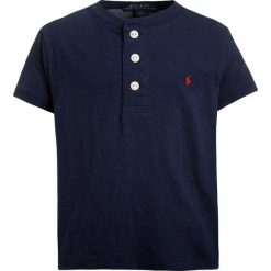 Polo Ralph Lauren HENLEY Tshirt basic newport navy. Niebieskie t-shirty chłopięce marki Polo Ralph Lauren, z bawełny. Za 169,00 zł.