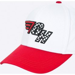 Tommy Hilfiger - Czapka Gigi Hadid. Białe czapki damskie marki TOMMY HILFIGER, z elastanu. W wyprzedaży za 129,90 zł.