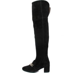 Skórzane kozaki w kolorze czarnym. Czarne kozaki damskie Bluetag, Gusto, bez obcasa, bez zapięcia. W wyprzedaży za 483,95 zł.