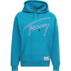 Tommy Jeans SIGNATURE HOODY Bluza z kapturem enamel blue. Zielone bluzy męskie rozpinane Tommy Jeans, m, z bawełny, z kapturem. Za 419,00 zł.