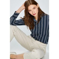 Vero Moda - Koszula Nicky. Koszule w niebieskie paski marki Vero Moda, s, z poliesteru, klasyczne, z klasycznym kołnierzykiem, z długim rękawem. W wyprzedaży za 59,90 zł.
