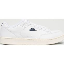 Nike Sportswear - Buty Grandstand II. Białe sneakersy męskie Nike Sportswear, ze skóry, na sznurówki. W wyprzedaży za 239,90 zł.