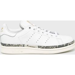 Adidas Originals - Buty Stan Smith New Bold. Białe buty sportowe damskie adidas Originals, bez wzorów, ze skóry, sportowe. W wyprzedaży za 319,90 zł.