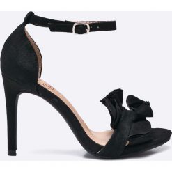 Answear - Sandały Kylie Crazy Shoes. Czarne sandały damskie ANSWEAR, bez wzorów, z materiału, bez obcasa, na obcasie, na klamry. W wyprzedaży za 69,90 zł.