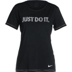 Nike Performance SWOOSH SELFIE Tshirt z nadrukiem black/white. Czarne topy sportowe damskie Nike Performance, xs, z nadrukiem, z elastanu. Za 139,00 zł.