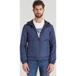 Dwustronna kurtka Emporio Armani z kapturem. Czarne płaszcze męskie Emporio Armani, na lato, m, moro, z kapturem. Za 459,60 zł.