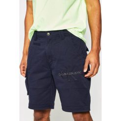 Szorty materiałowe Calvin Klein Jeans J30J314905. Niebieskie spodenki i szorty męskie Calvin Klein Jeans, m, bez wzorów, z elastanu. Za 399,00 zł.