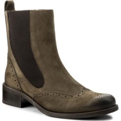 Botki NESSI - 43803 Khaki 9. Zielone botki damskie na obcasie Nessi, z materiału. W wyprzedaży za 229,00 zł.