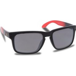 Okulary przeciwsłoneczne OAKLEY - Holbrook OO9102-D355 Ruby Fade/Prizm Black Polarized. Czarne okulary przeciwsłoneczne męskie wayfarery Oakley, z tworzywa sztucznego. W wyprzedaży za 649,00 zł.
