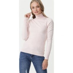 Jasnoróżowy Golf Annandale. Różowe swetry damskie Born2be, xl, bez wzorów, z dzianiny, eleganckie, bez rękawów, długie, bez kaptura. Za 59,99 zł.