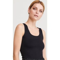 Dzianinowy top - Czarny. Czarne topy damskie Reserved, s, bez wzorów, z dzianiny, bez kołnierzyka. Za 39,99 zł.