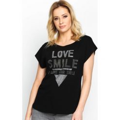 Czarny T-shirt Love Smile. Czarne t-shirty damskie marki Born2be, l, z aplikacjami, z okrągłym kołnierzem. Za 39,99 zł.
