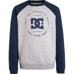 DC Shoes REBUILT CREW RAGLAN BOY Bluza heather grey. Szare bluzy chłopięce DC Shoes, z bawełny. W wyprzedaży za 167,20 zł.