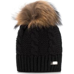 Czapka damska. Czerwone czapki damskie Wittchen, na zimę, bez wzorów, z dzianiny. Za 159,90 zł.