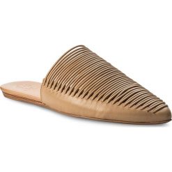Klapki TORY BURCH - Sienna Flat Slide 47126 Natural Vachetta 267. Pomarańczowe klapki damskie Tory Burch, bez wzorów, ze skóry, bez obcasa. W wyprzedaży za 689,00 zł.