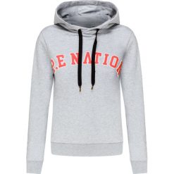 Bluza P.E NATION SQUAD HOODIE REY. Szare bluzy damskie z nadrukiem. W wyprzedaży za 606,00 zł.