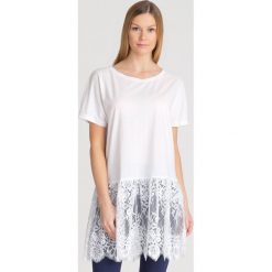 T-SHIRT TWINSET Z KORONKĄ. Białe t-shirty damskie Twinset, s, w koronkowe wzory, z bawełny, z okrągłym kołnierzem. Za 286,30 zł.