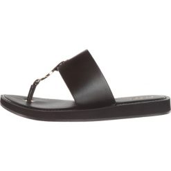 Aldo Yilania Japonki Czarny. Czarne klapki damskie ALDO, w paski, z materiału, bez obcasa. Za 188,95 zł.