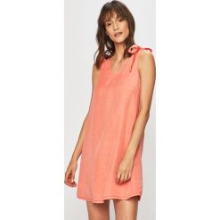 Vero Moda - Sukienka. Niebieskie sukienki damskie Vero Moda, na co dzień, s, bez wzorów, z lyocellu, casualowe, bez kołnierzyka, bez rękawów, mini, proste. W wyprzedaży za 99,90 zł.