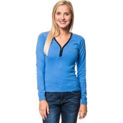 Sweter w kolorze niebieskim. Niebieskie swetry klasyczne damskie marki William de Faye, z kaszmiru. W wyprzedaży za 136,95 zł.
