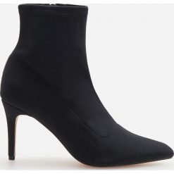 Botki z miękką cholewką - Czarny. Czarne botki damskie Reserved, bez obcasa, bez zapięcia. Za 199,99 zł.