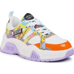 Sneakersy VERSACE JEANS COUTURE - E0VZASF2 71616 MD7. Białe półbuty damskie Versace Jeans Couture, bez wzorów, z jeansu, bez obcasa, na płaskiej podeszwie, bez zapięcia. Za 1019,00 zł.