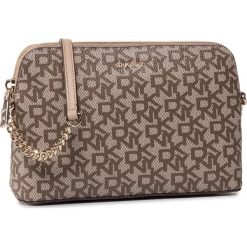 Torebka DKNY - Bryant Dome Cbody R83EJ655 Chno/Sand NXQ. Pomarańczowe listonoszki damskie DKNY, na co dzień, bez wzorów, ze skóry ekologicznej, eleganckie, bez dodatków. W wyprzedaży za 449,00 zł.