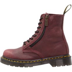 Botki damskie lity: Dr. Martens PASCAL ZIP 8 EYE BOOT GRIZZLY Botki sznurowane cherry red