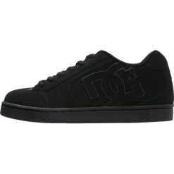 DC Shoes NET Obuwie deskorolkowe black. Czarne trampki męskie DC Shoes, bez wzorów, ze skóry, bez zapięcia. Za 349,00 zł.