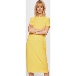 Vero Moda - Sukienka. Żółte sukienki damskie Vero Moda, na co dzień, s, bez wzorów, z elastanu, casualowe, z okrągłym kołnierzem, z krótkim rękawem, krótkie, midi, proste. W wyprzedaży za 69,90 zł.