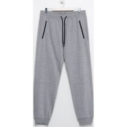 Dresowe joggery -. Spodnie męskie Sinsay, s, bez wzorów, z dresówki. Za 39,99 zł.