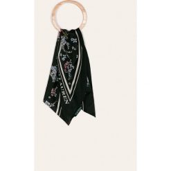 Lauren Ralph Lauren - Apaszka. Czarne szaliki damskie Lauren Ralph Lauren, bez wzorów, z jedwabiu. W wyprzedaży za 239,90 zł.
