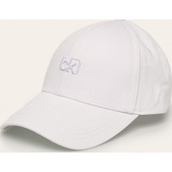 Calvin Klein - Czapka. Czapki damskie Calvin Klein, bez wzorów, z bawełny. W wyprzedaży za 129,90 zł.