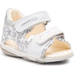 Sandały GEOX - B Sandal Nicely A B9238A 01054 C0007 M White/Silver. Białe sandały dziewczęce Geox, ze skóry ekologicznej, bez zapięcia. W wyprzedaży za 139,00 zł.