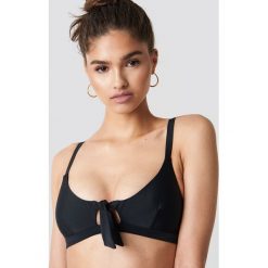 NA-KD Swimwear Góra bikini z wiązaniem - Black. Czarne bikini NA-KD Swimwear. Za 72,95 zł.