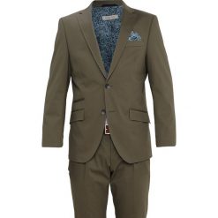 Bugatti SLIM FIT Garnitur olive. Zielone garnitury marki Bugatti, z bawełny. W wyprzedaży za 1039,35 zł.