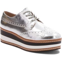 Oxfordy STEVE MADDEN - Greco Platform Lace-up 91001099-07004-14001 Silver. Szare jazzówki damskie marki Steve Madden, na koturnie. W wyprzedaży za 309,00 zł.
