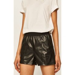 Karl Lagerfeld - Szorty. Czarne szorty damskie KARL LAGERFELD, bez wzorów, z tkaniny, casualowe, z podwyższonym stanem. Za 799,90 zł.