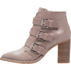 SPM HUBALL Ankle boot taupe. Szare botki damskie skórzane marki SPM. Za 509,00 zł.