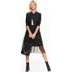 RAMONESKA DAMSKA ZE SZTUCZNEJ SKÓRY. Czarne kurtki damskie Top Secret, na lato, bez wzorów, ze skóry ekologicznej, eleganckie, krótkie, bez kaptura. W wyprzedaży za 159,99 zł.