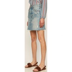 Levi's - Spódnica. Szare spódniczki damskie Levi's®, na co dzień, s, bez wzorów, z bawełny, casualowe, mini, proste. W wyprzedaży za 199,90 zł.