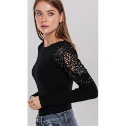Czarny Sweter Rosamund. Czarne swetry dziewczęce other, z aplikacjami, casualowe, z okrągłym kołnierzem, bez rękawów, bez kaptura. Za 89,99 zł.
