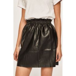 Answear - Spódnica. Czarne spódniczki damskie ANSWEAR, s, z poliesteru, casualowe, mini, rozkloszowane. W wyprzedaży za 59,90 zł.