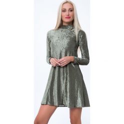 Sukienka prążkowana khaki MP62071. Brązowe sukienki damskie Fasardi, s, bez wzorów, prążkowane, bez kołnierzyka, bez rękawów. Za 59,00 zł.