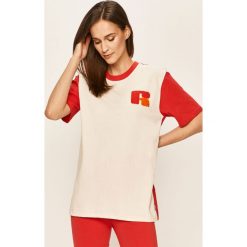 Russell Athletic - T-shirt. Czerwone bluzki damskie Russell Athletic, s, z aplikacjami, z bawełny, z okrągłym kołnierzem. W wyprzedaży za 149,90 zł.