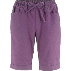 Bermudy lniane bonprix jagodowy. Fioletowe szorty damskie bonprix. Za 54,99 zł.